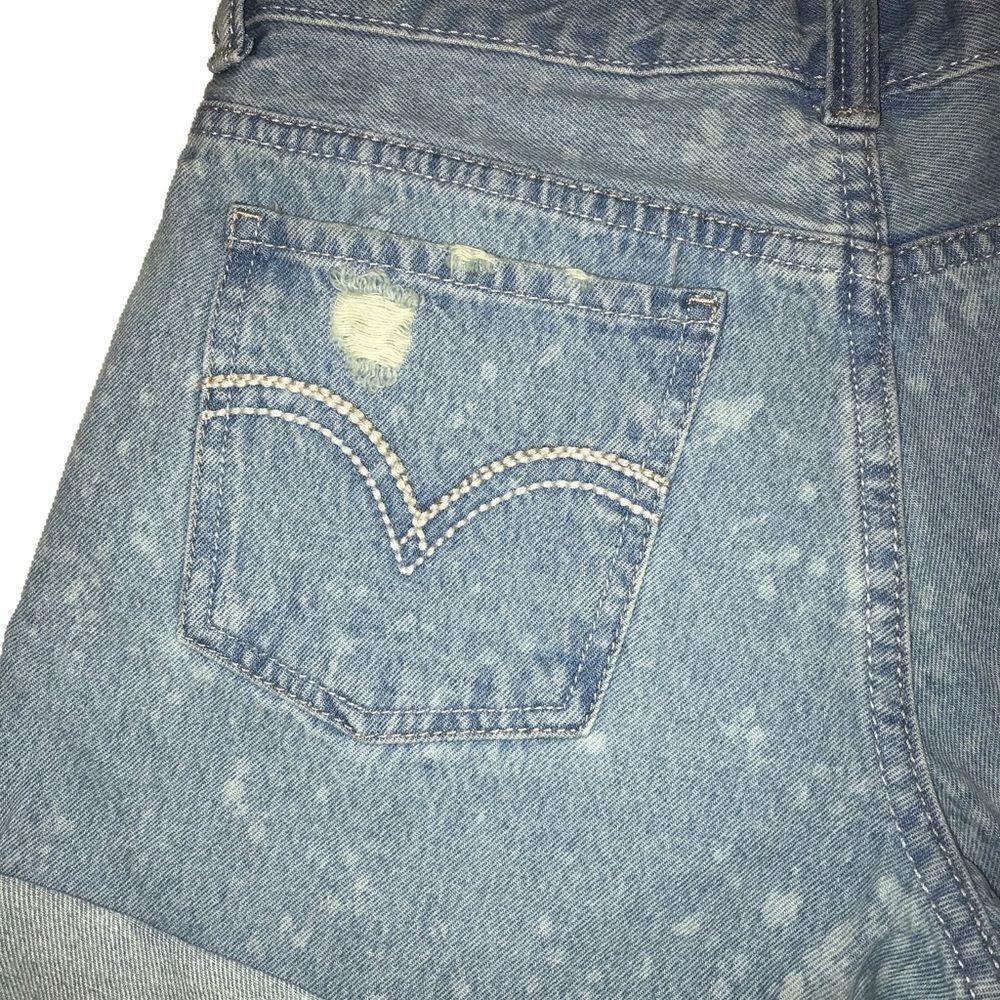 Levi’s Girlfriend Shorty Short - Picture 5 of 8